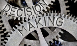 Heuristic decision making : how to decide in a complex and uncertain world?  